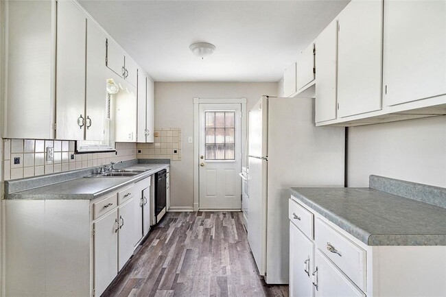 Building Photo - 3001 Rust Ave