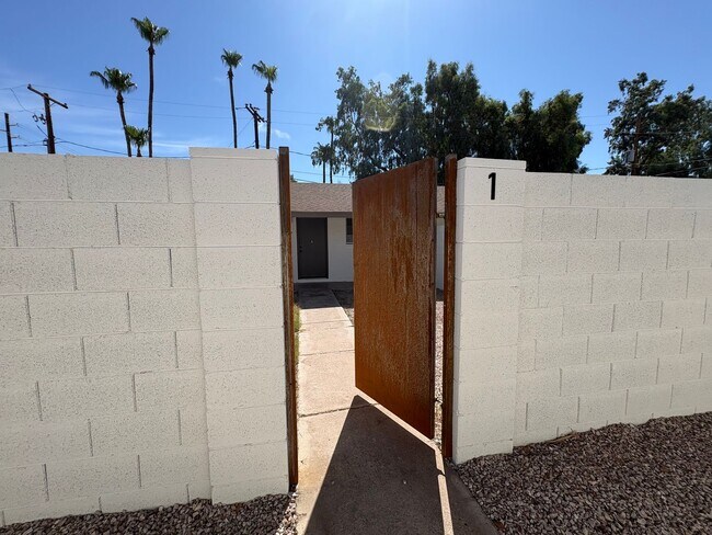Building Photo - 817 S Melody Ln