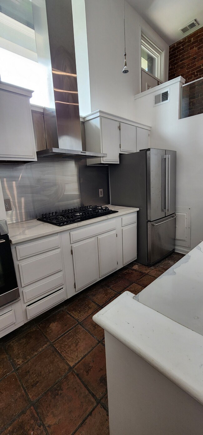 Kitchen - 721 12th St NE
