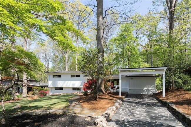Building Photo - 1690 Cotswold Dr NE