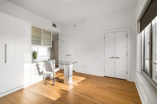 Building Photo - 603 Davis St