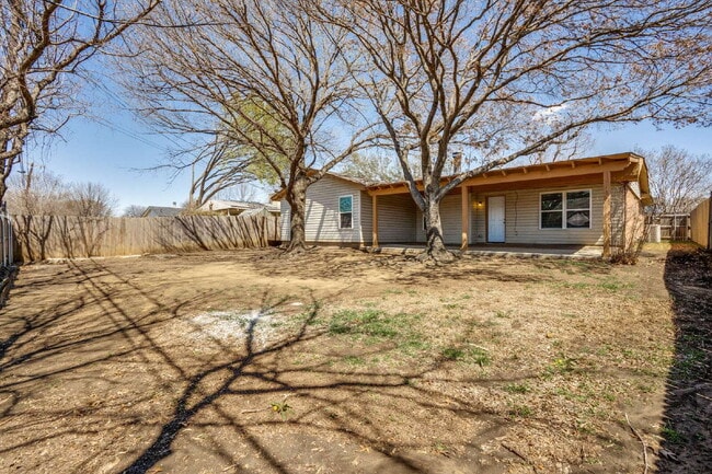 Building Photo - Beautiful Mansfield Home!