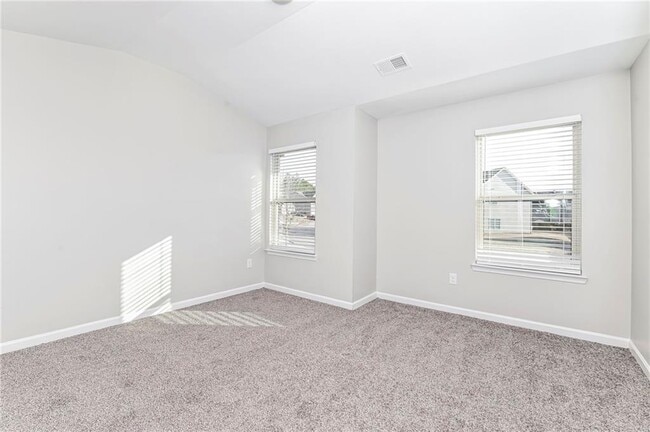 Building Photo - 1142 Paramount Dr