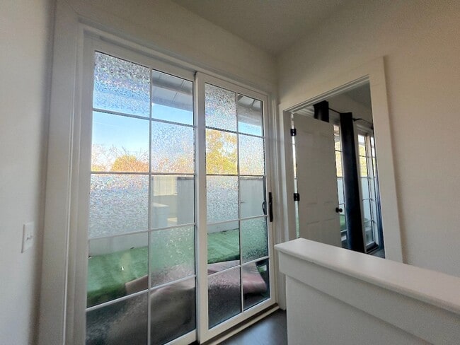 Building Photo - 2 BEDROOM | 2.5 BATH | BALCONY