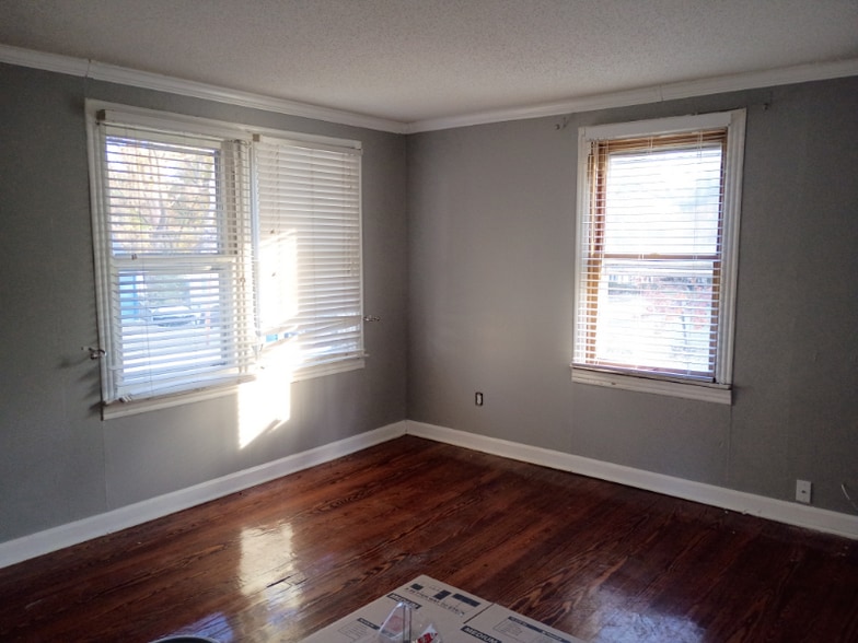 Building Photo - 25 N Marguerite Ave