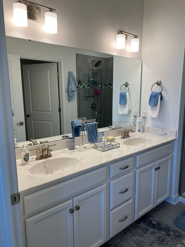 Building Photo - Beautiful Home in the Westhill Community -...