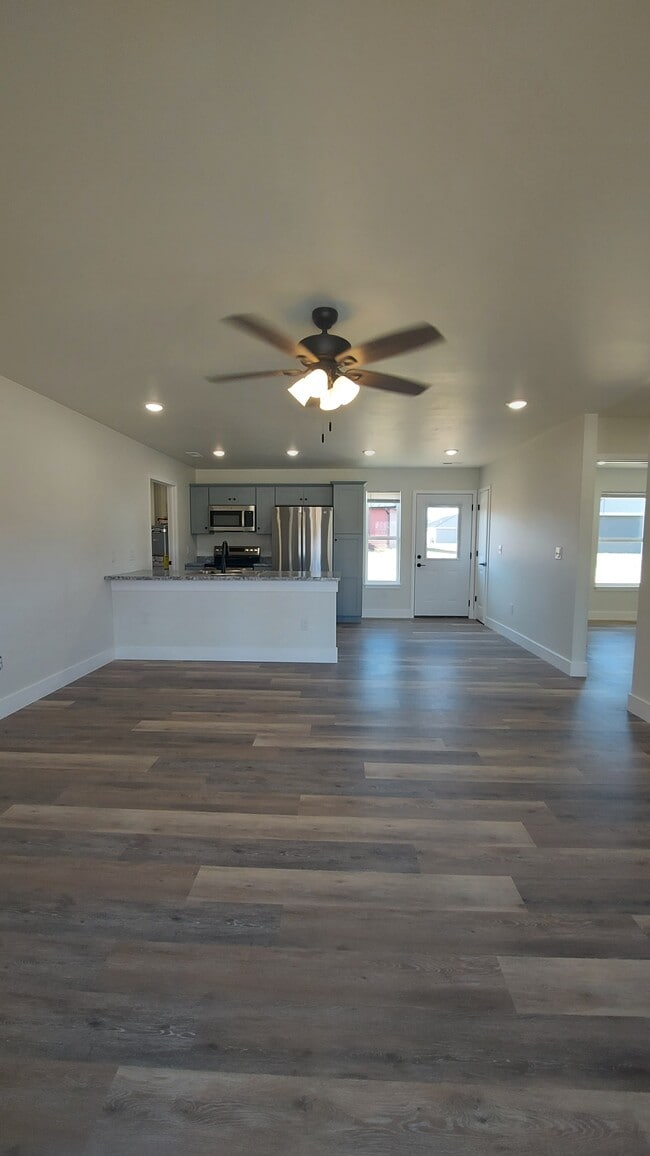 Building Photo - 1721 Talon St