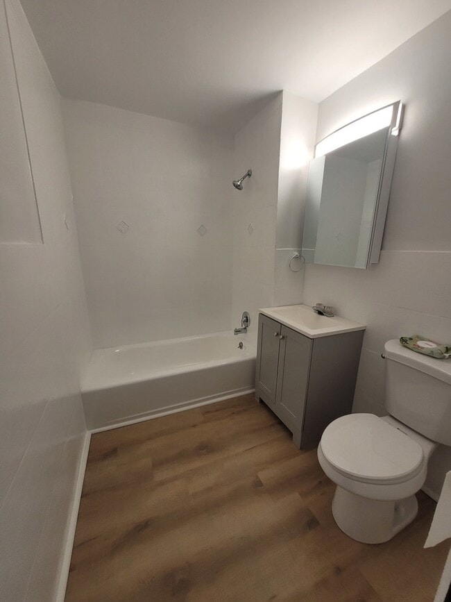 Building Photo - 2402 Algonquin Rd