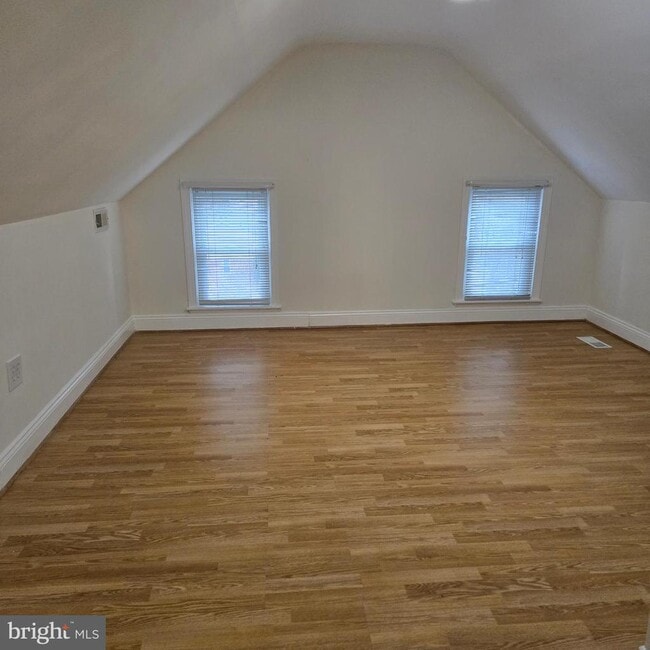 Building Photo - 8 Mannakee St