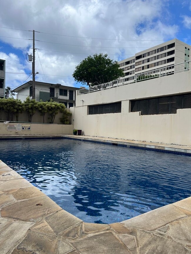 Building Photo - MAKIKI ROYAL
