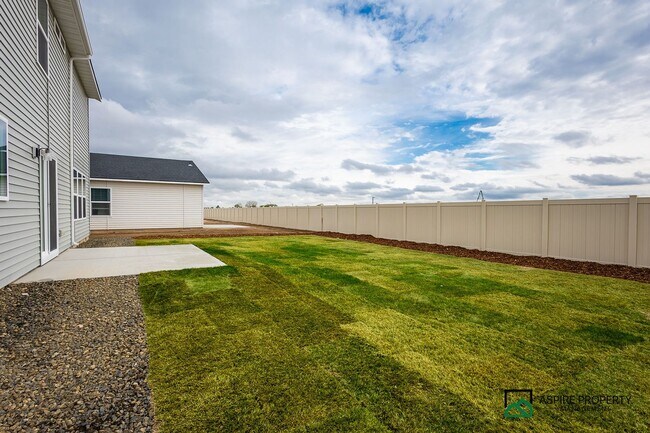 Building Photo - Brand New 5 Bed 3 Bath home 2600sf+ and a 3 car garage