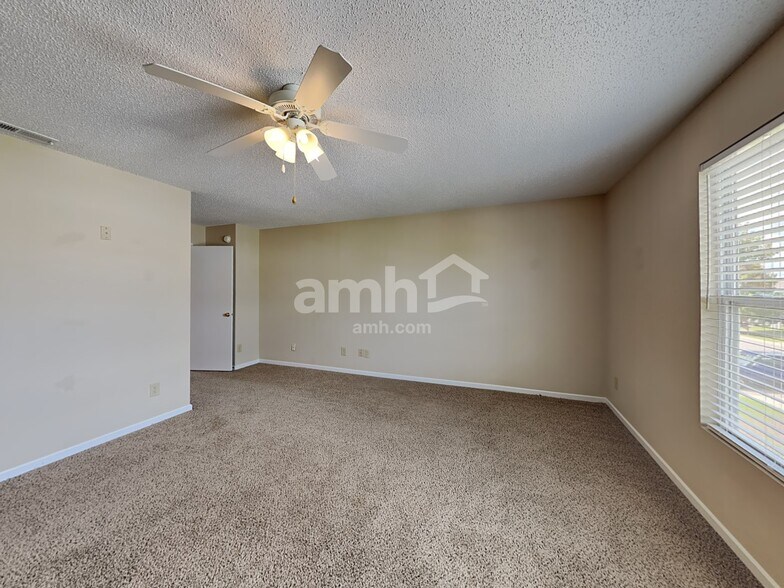 Building Photo - 717 Hickory Pine Dr