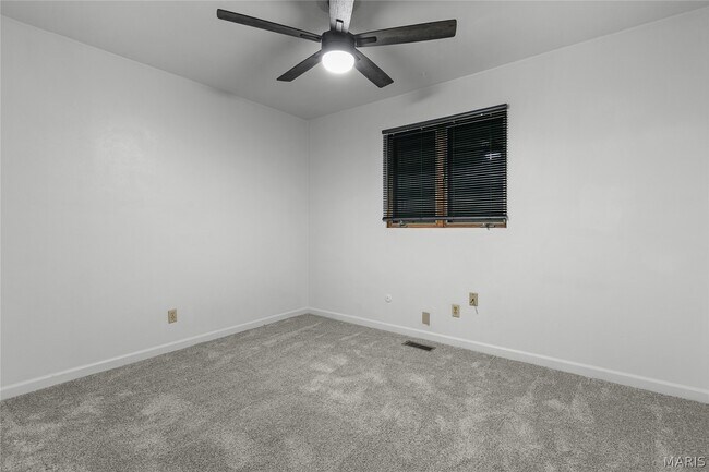 Building Photo - 307 Britanna Dr