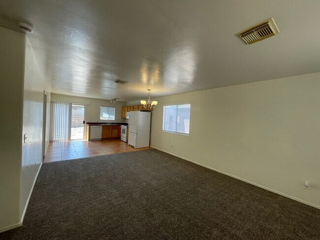 Building Photo - 114 E Medina Rd