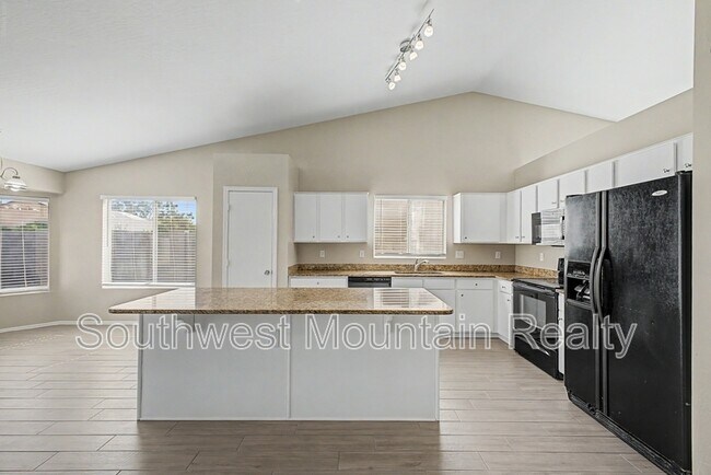 Building Photo - 2272 E Remington Pl