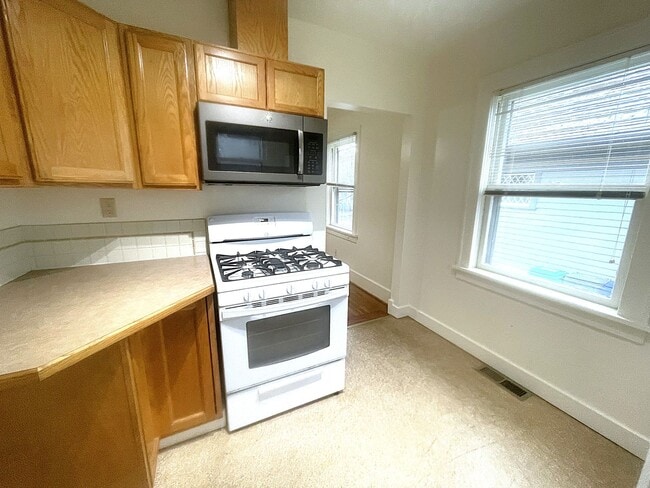 Building Photo - Eliot neighborhood House: 2 bedroom, large basement, hardwood floors, laundry units & fireplace