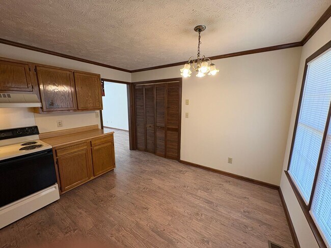 Building Photo - 5837 Maidstone Ln