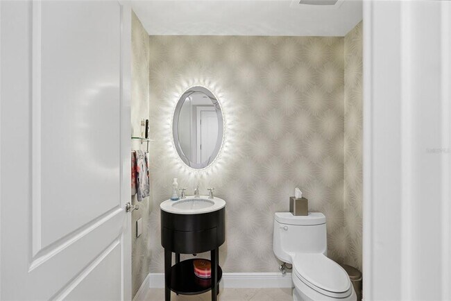 Building Photo - 400 Beach Dr NE