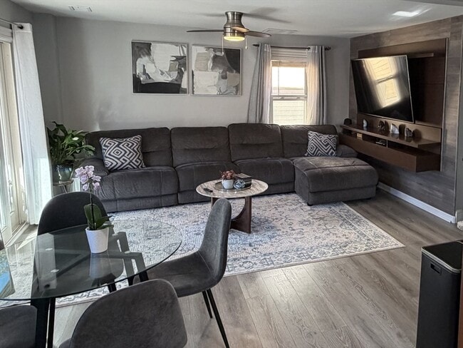 Building Photo - 15 Moore St