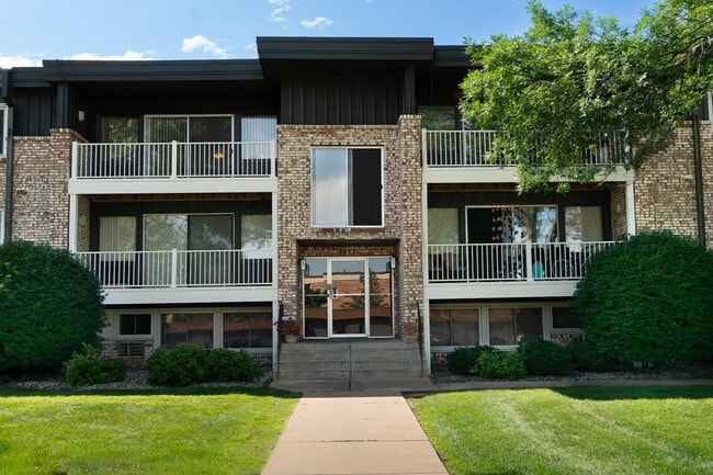 Building Photo - Edina Park