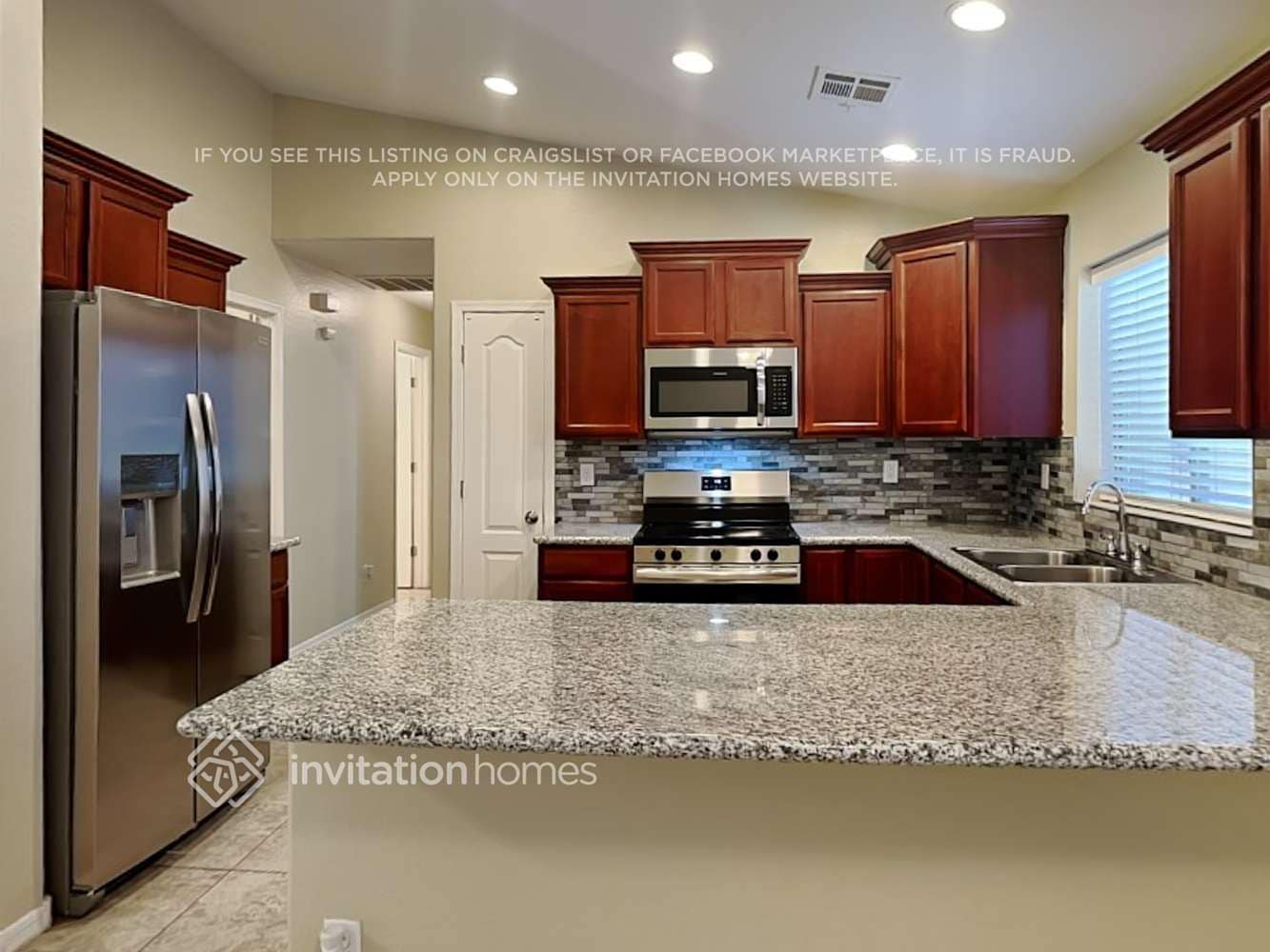 Building Photo - 1352 E Kelsi Ave