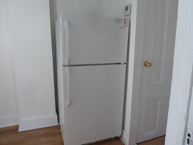 Building Photo - 118-120 W 6th St