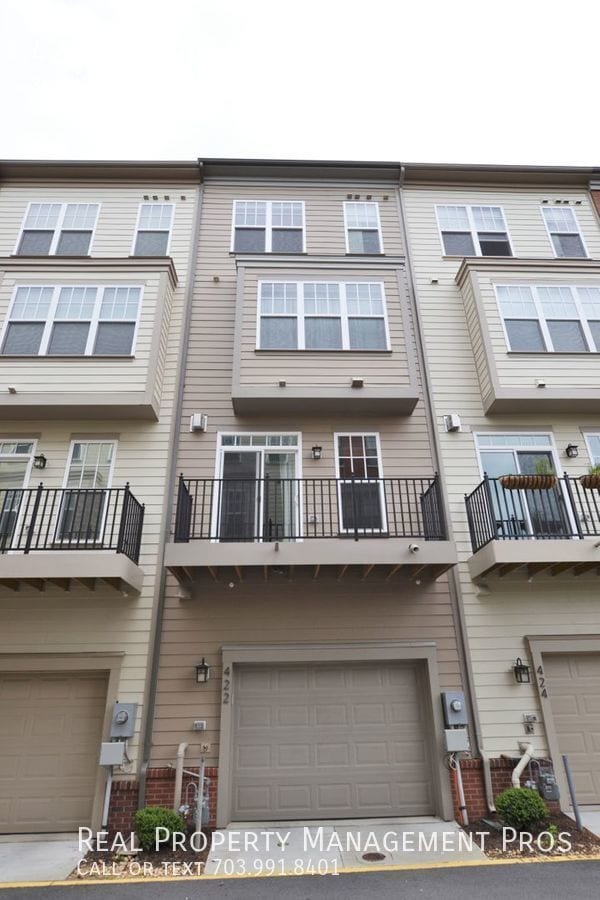Building Photo - 422 Ironsides Square SE
