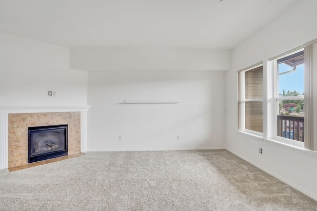 Building Photo - 3 bed, 3.5 bath townhouse in McKenzie Ridg...