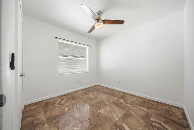 Building Photo - 5608 S Manhattan Ave