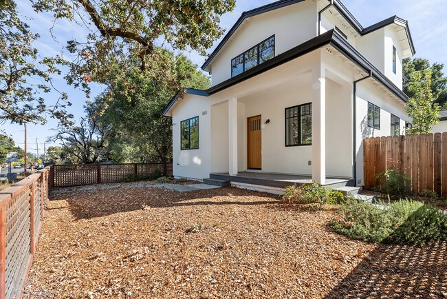 Building Photo - Luxury Home– Central Sebastopol – Close to everything – Best in Class