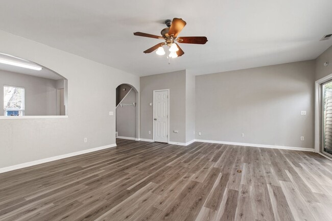 Building Photo - Beautiful End-Unit Townhome in Sought-After Breckenridge!