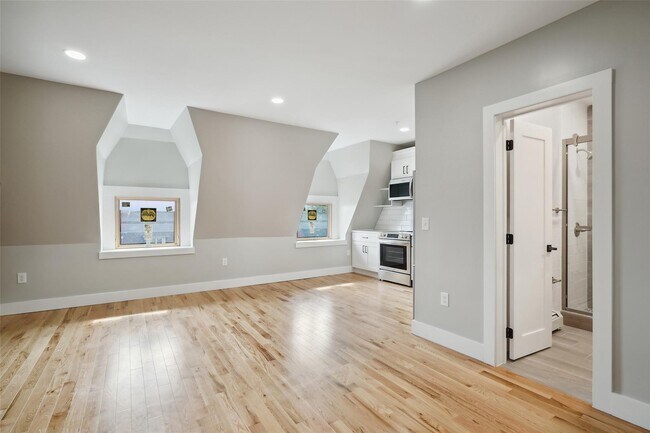 Building Photo - 405 Grand St