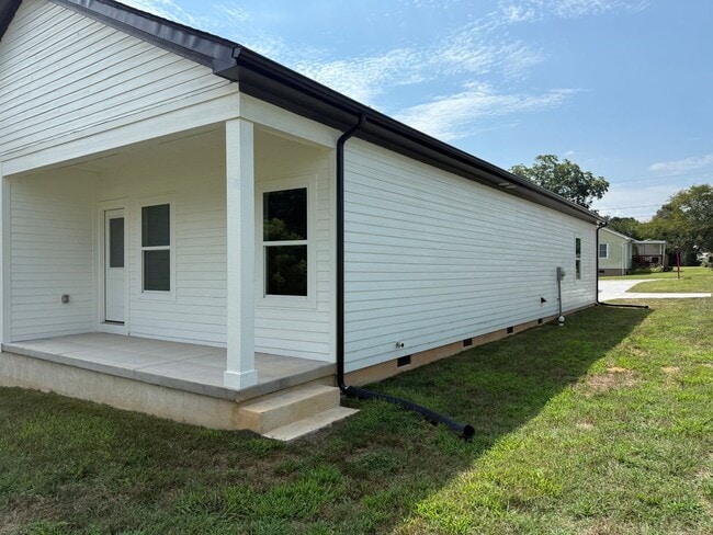 Building Photo - Newly Built 3-Bedroom Gem with Easy Highwa...