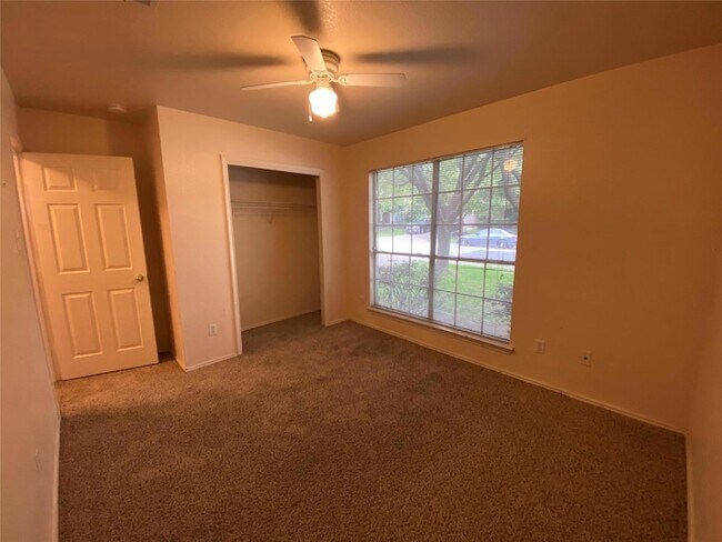 Building Photo - 2402 Hallie Ln