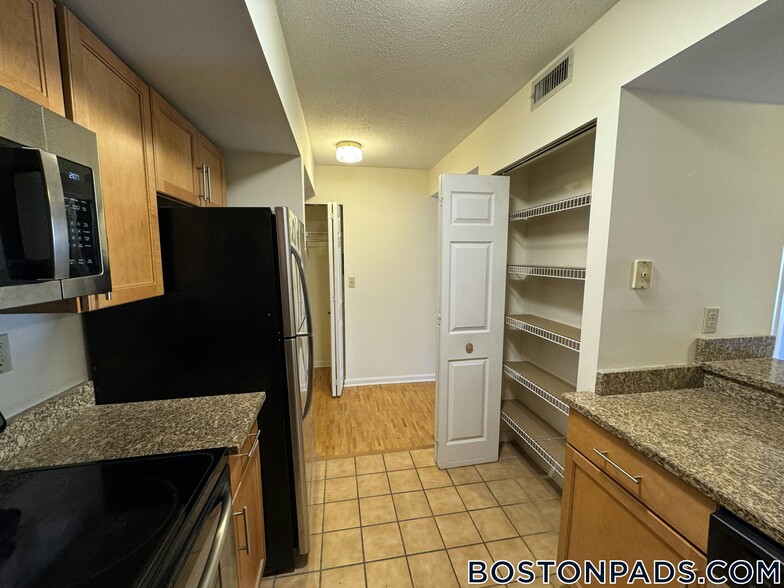 Building Photo - 345 Franklin St