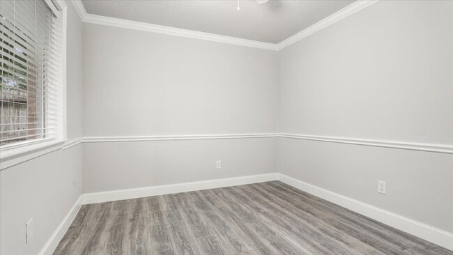 Building Photo - 10622 Highland Woods Dr