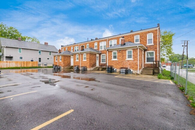 Building Photo - 1417 Gault St