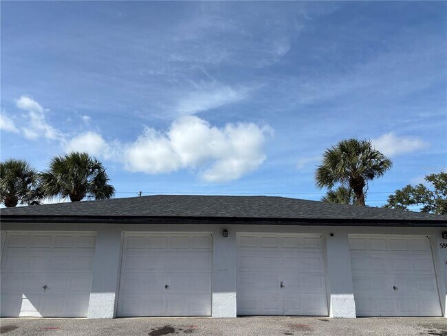 Building Photo - 5807 Erin Ln S