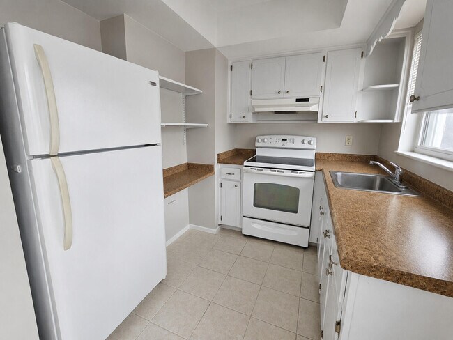Building Photo - 2120 NE 41st St