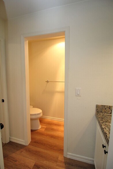 Building Photo - 9711 NW Miller Hill Dr