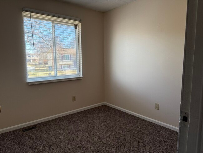 Building Photo - Charming 3 bed, 1.5 bath home!