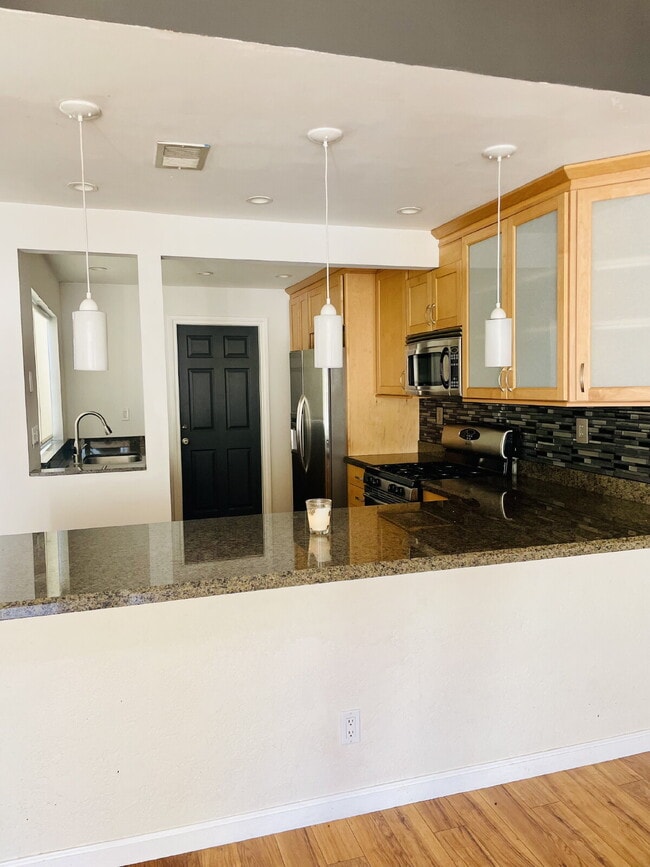 Building Photo - $3,000 - 2 Bed / 2 Bath Condo in Oceanside