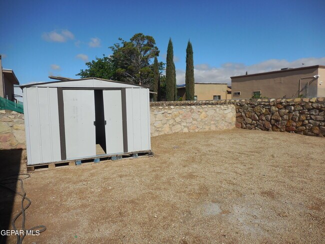 Building Photo - 14741 Calhoun Dr