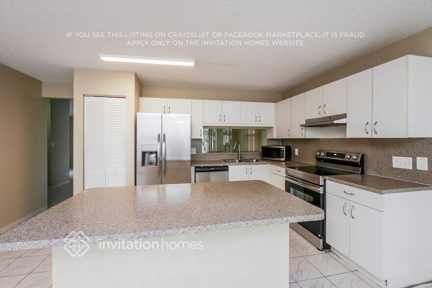 Building Photo - 889 NW 97th Ave