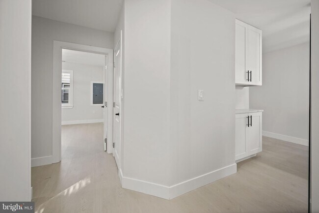 Building Photo - 821 S Woodlynn Rd