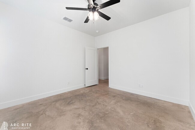 Building Photo - 4527 22nd Pl