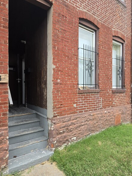 Building Photo - 221 Upton St