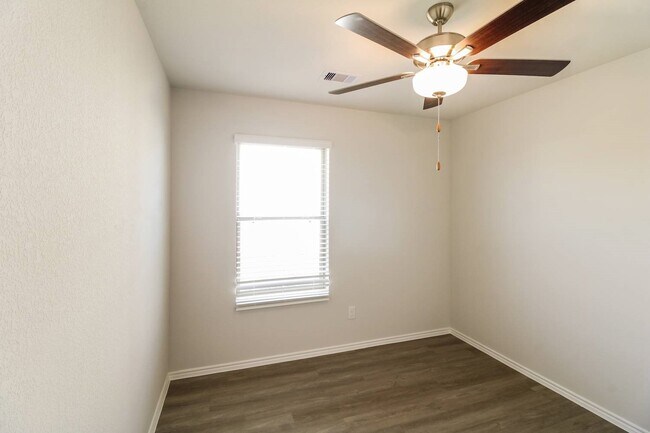 Building Photo - 11011 Inflow Dr