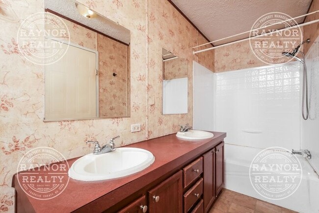 Building Photo - 756 Cooke Rd