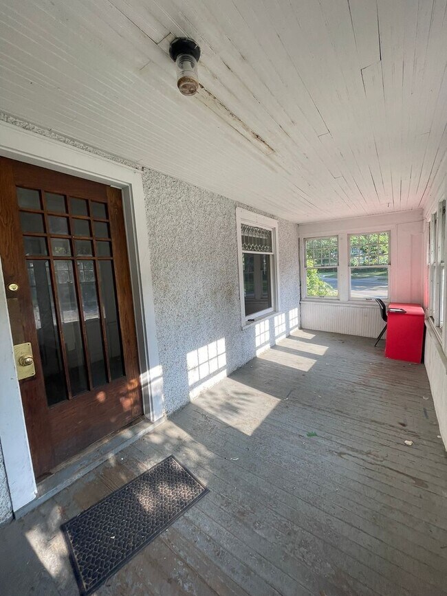Building Photo - Spacious Home Near U-M | Large Bedrooms, Porches & In-Unit Laundry